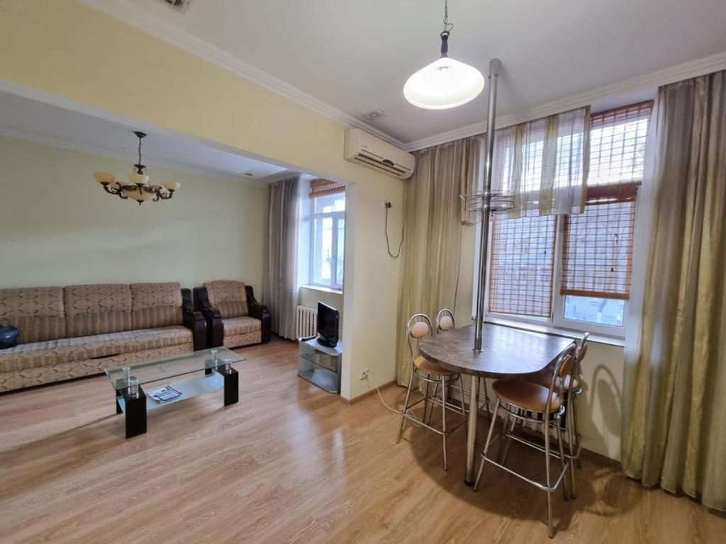 White New Apartments Ultracentral 2-Rooms In The Heart Kischinau Exterior foto